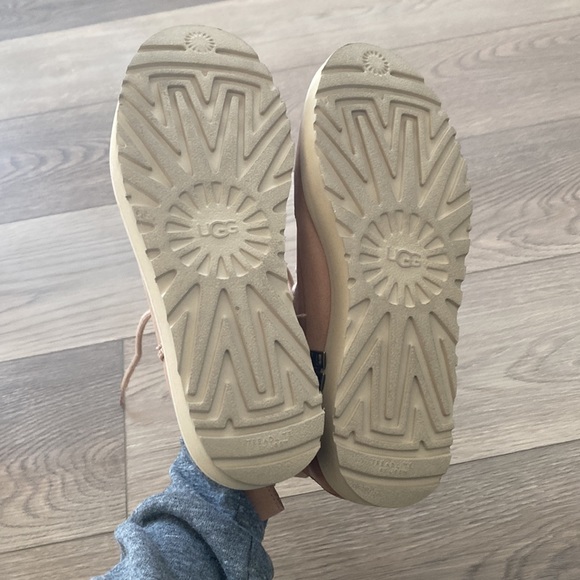 Ugg Tan Womens Boot size 7 - Picture 5 of 7